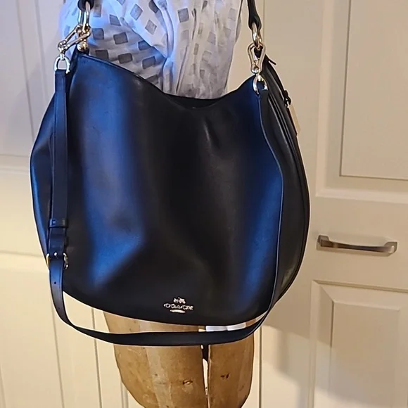 Authentic Coach Purse - Picture 3 of 8